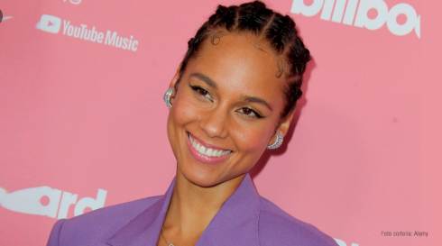 Top 10 most beautiful celebrity smiles 2020