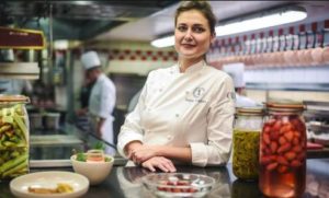 Top 10 Best Celebrity Chefs in the World 2022