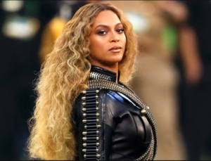 Top 10 Hottest Women in the World 2022