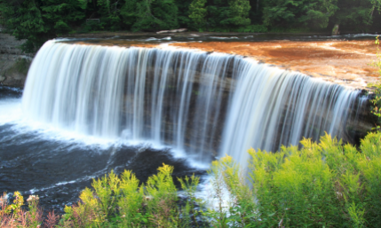 Top 10 Best Waterfalls in the United States 2021